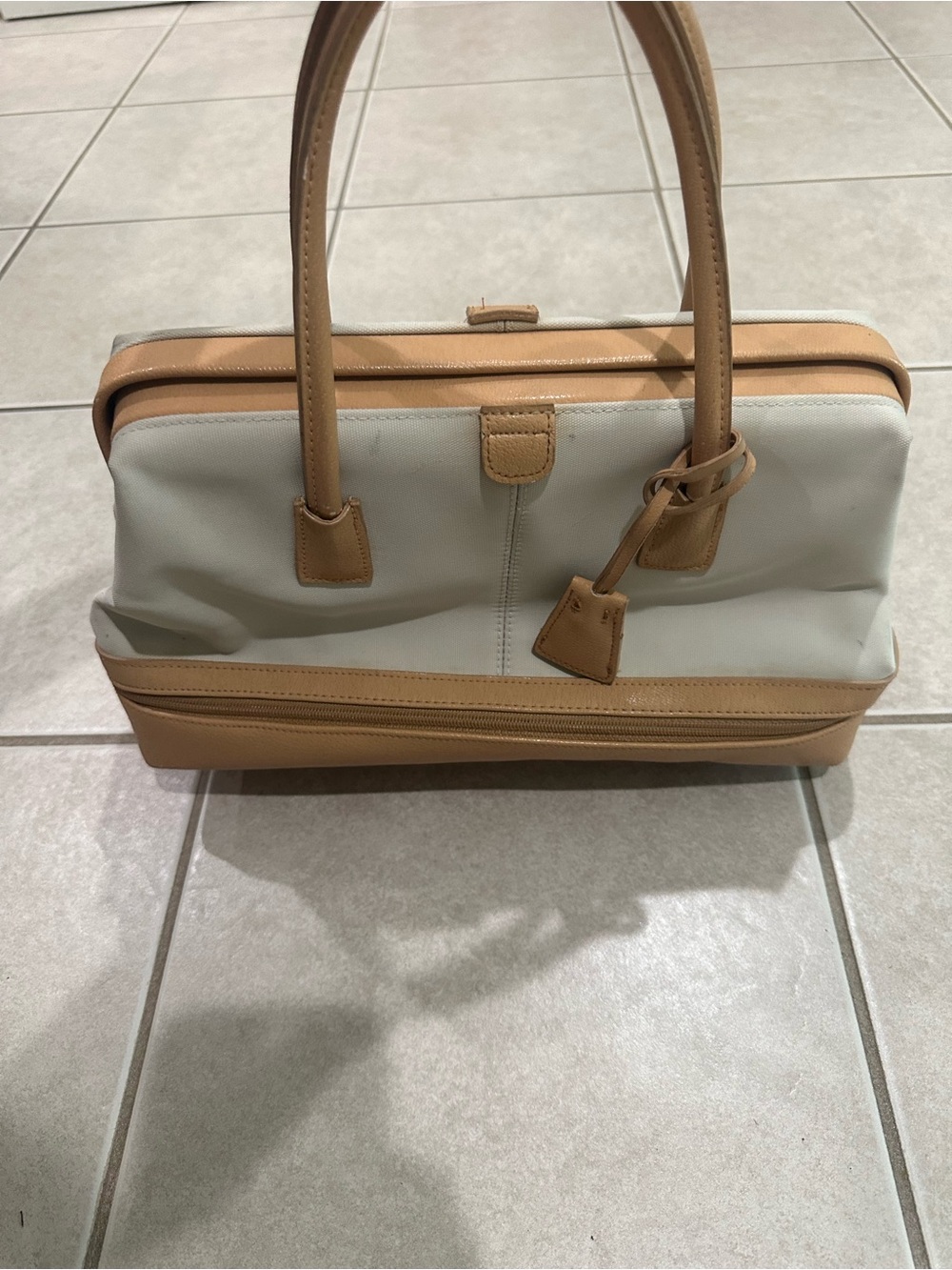 Hand bag